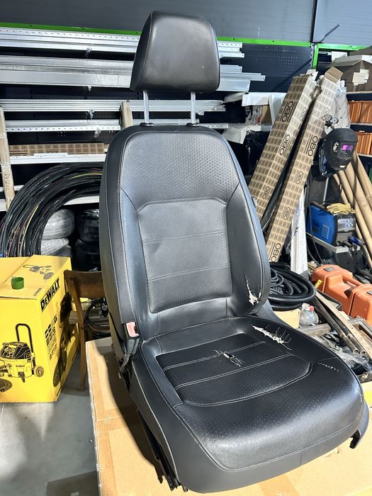 Сидіння водійське passat b7