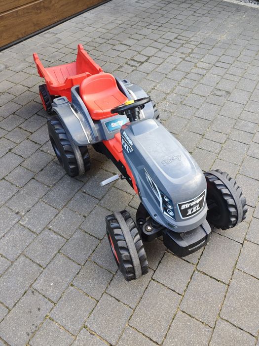 Traktor na pedały z przyczepką