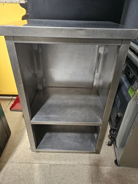 Módulo de inox com rodas