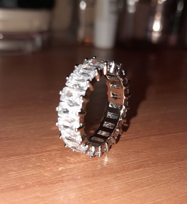 Кільце Повний Розсип Камінці по Колу