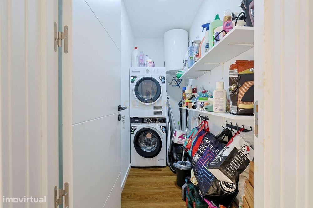 Apartamento T3 Duplex Remodelado no Centro de Corroios