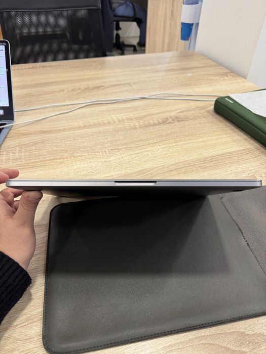 MacBook Pro com processador Intel Core i5 quad-core a 1,4GHz.