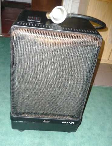 Grzejnik na gaz z butli z czasów PRL.