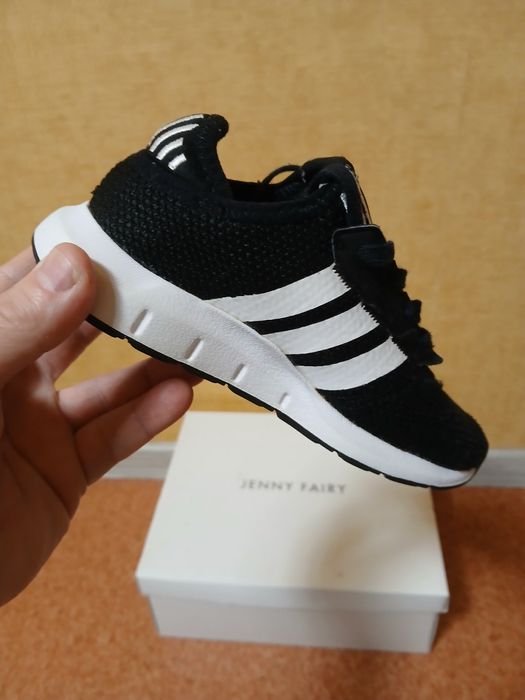 Кроссовки Adidas,детские.Размер 30