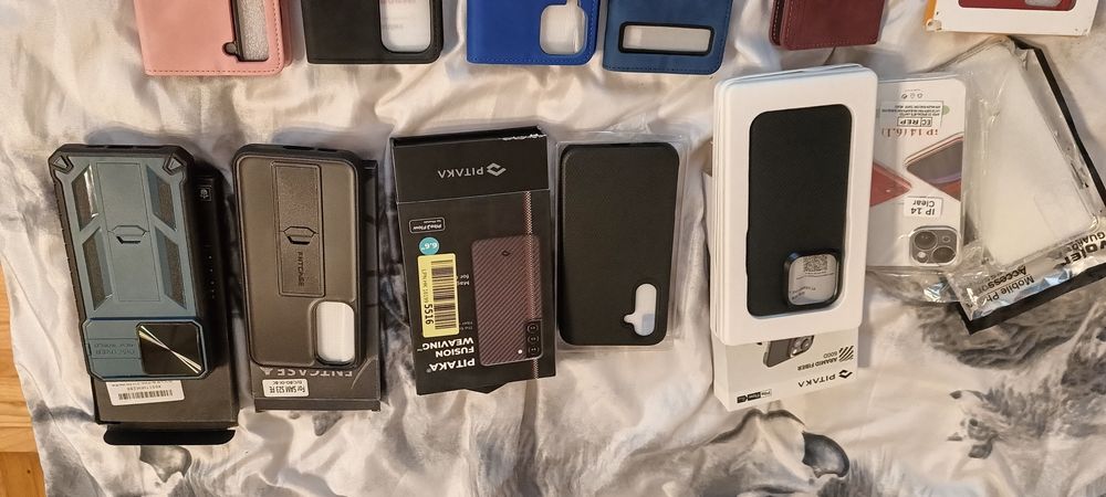 Etui na telefony i czytnik Kindle