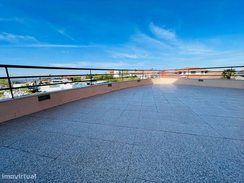 Apartamento T3 com terraço junto à EN1 em Santa Maria da Feira — São João de Ver, Aveiro