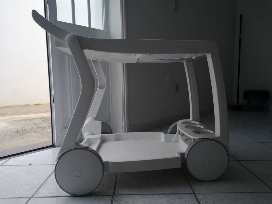 Carrinho para bebidas branco
