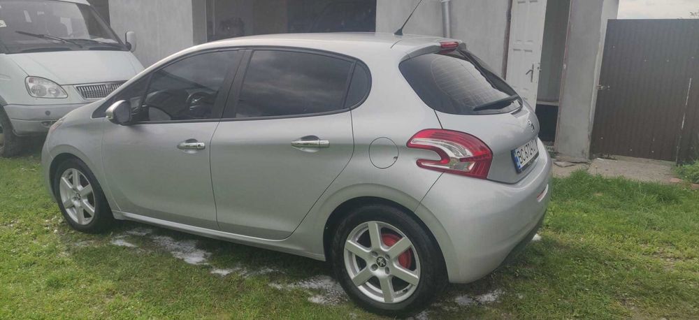 Peugeot 208 1.4hdi 2013