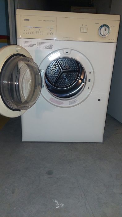 Máquina de secar roupa Zanussi em Évora