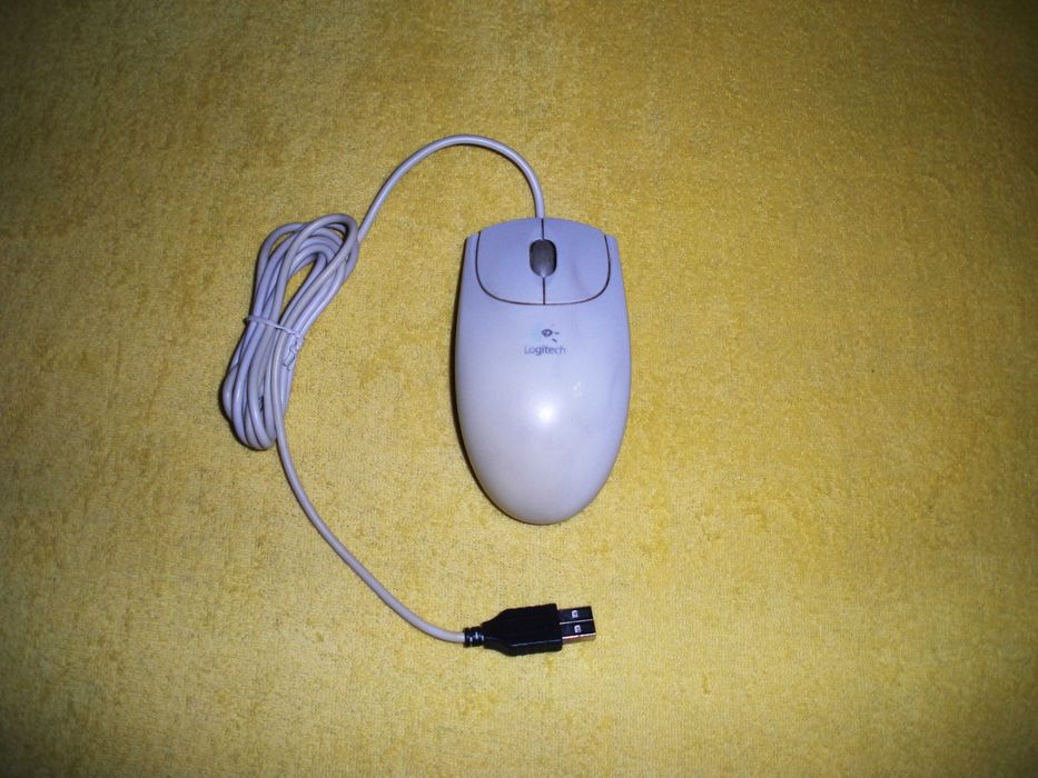 Компьютерная игровая мышка “Logitech”.