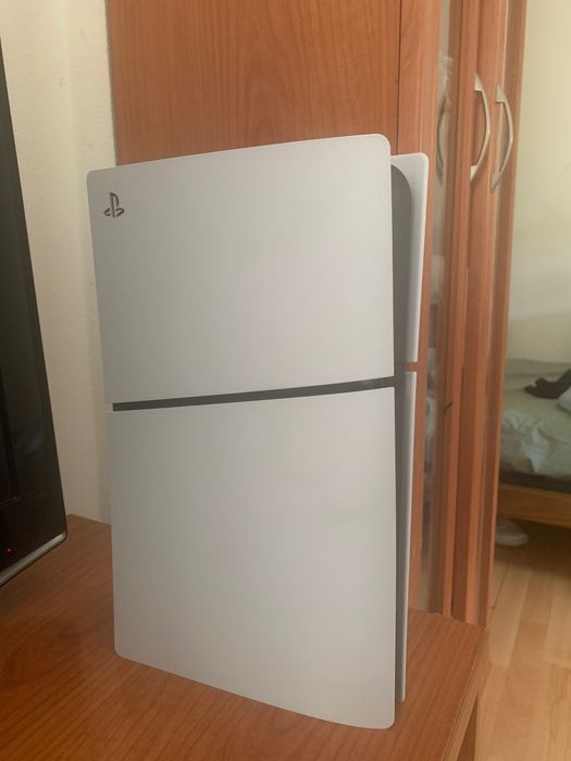 PLAYSTATION 5 SLIM 1 TB 4K HDR/ Acompanha 2 comandos DualSence + GTA 5 e FC26