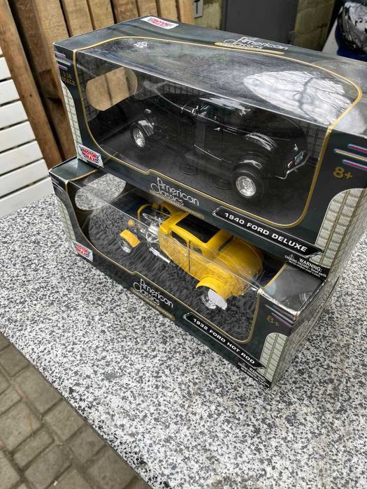 колекційна машинка  1:18