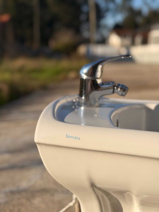 Bidé com torneira impecável