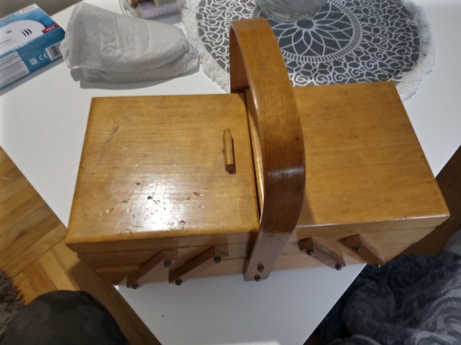 Stary kuferek krawiecki z PRL-u