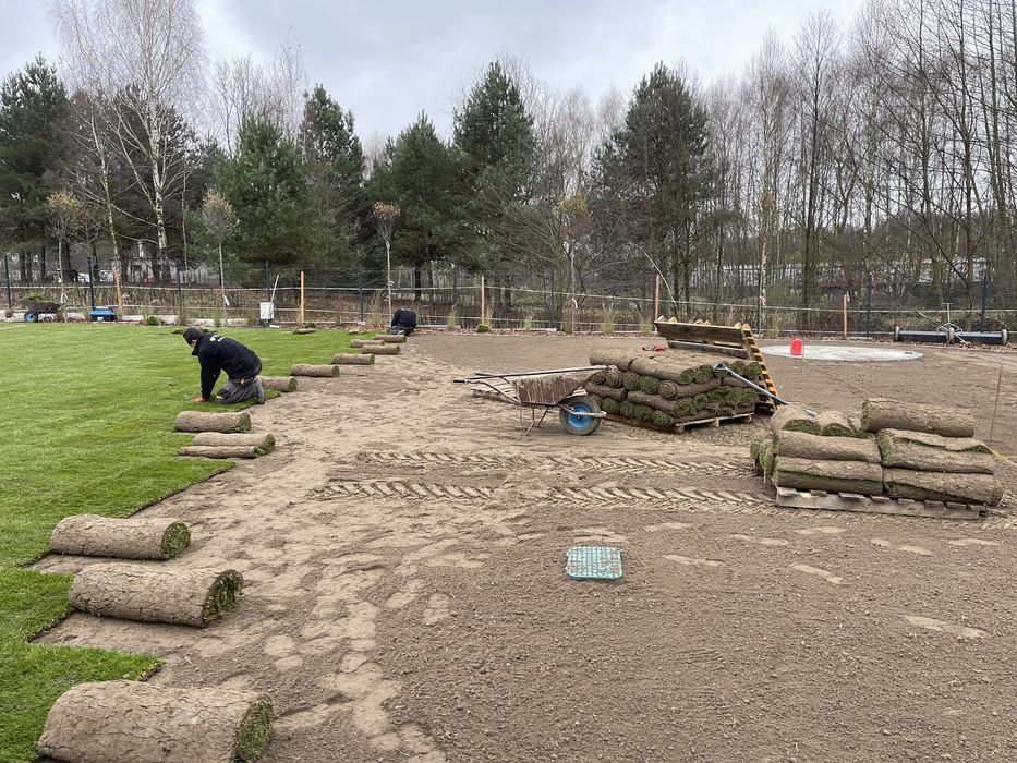 Trawa z rolki - nawodnienie ogrodu - trawnik rolowany