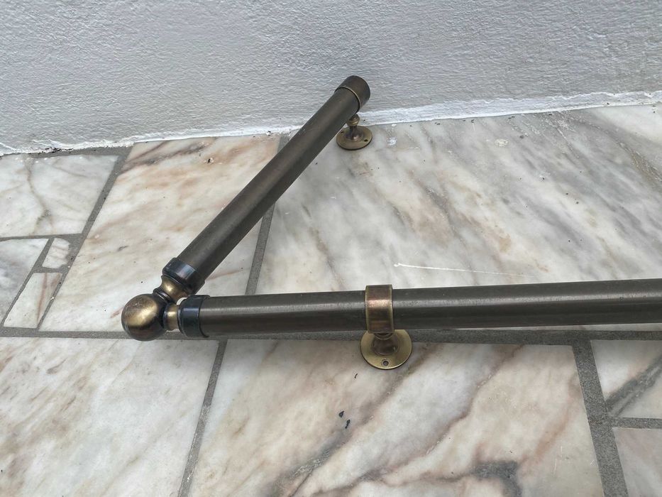 Corrimão em Bronze Escovado – 4,94 m | Elegante e Excelente Estado