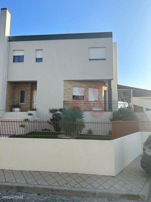 Moradia T4 no centro de Lousada