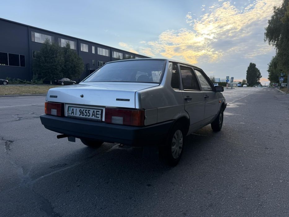 Автомобіль Ваз 21099