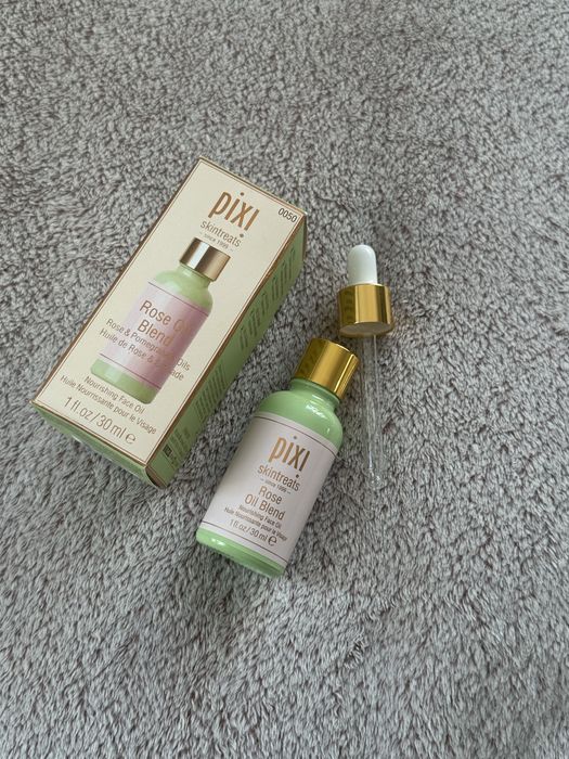 Nowy olejek do twarzy Pixi Rose oil blend
