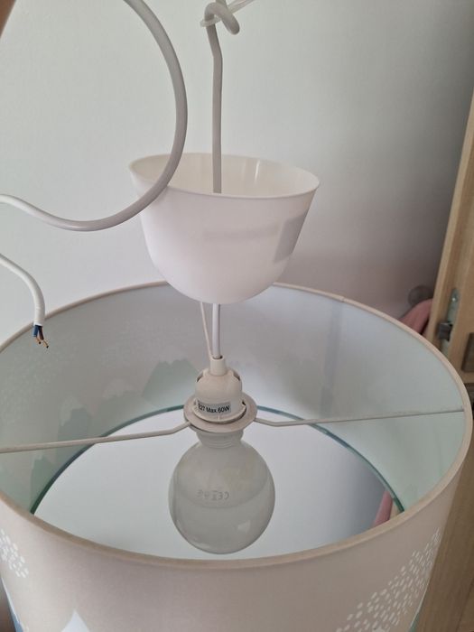 Lampa wisząca do pokoju dziecięcego z żarówką