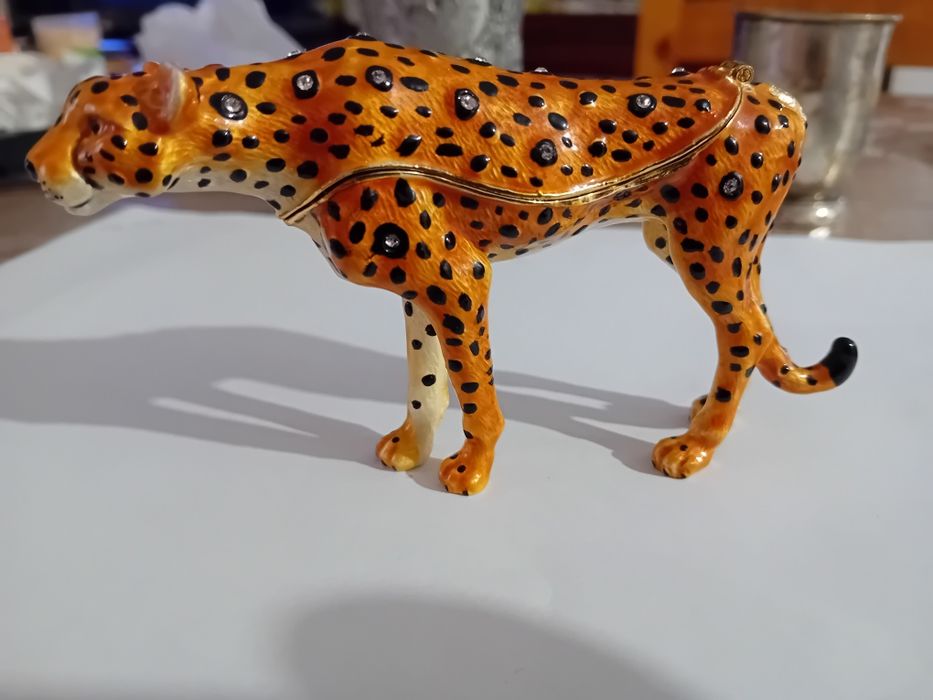 Фарфоровые и стеклянные статуэтки  SWAROVSKI