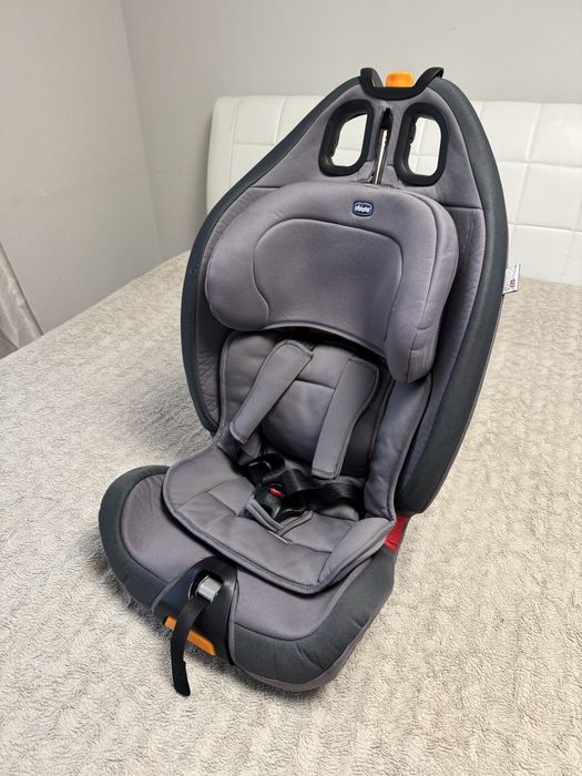 Автокрісло Chicco Gro-Up (група 1/2/3, 9–36 кг)