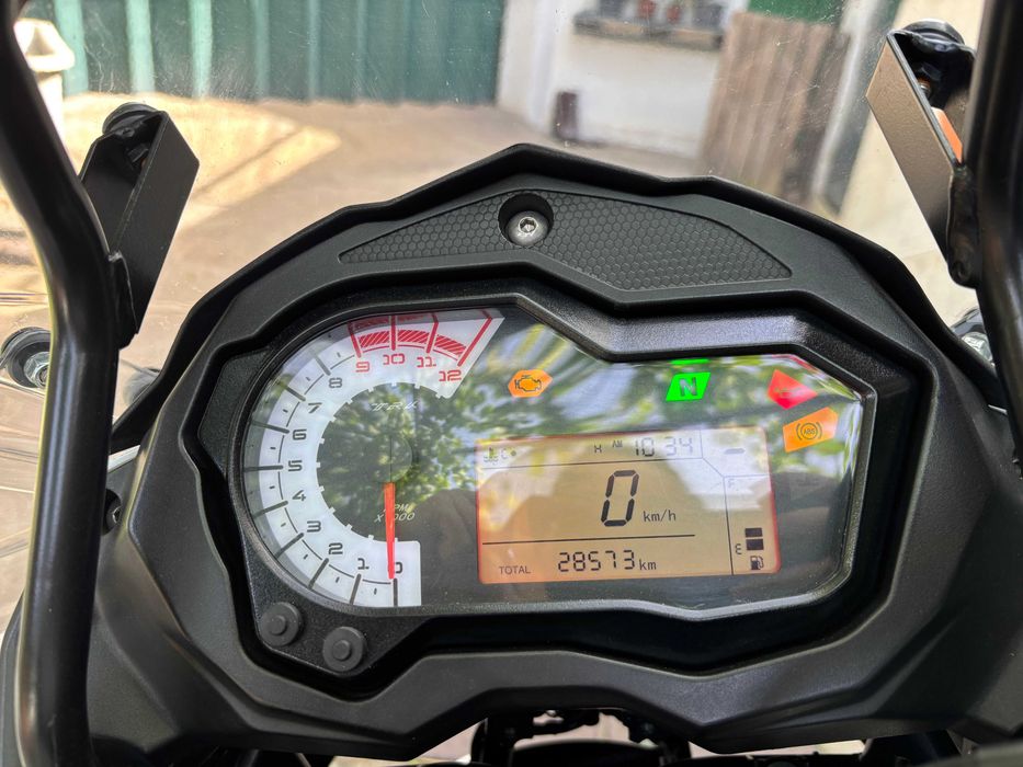 Benelli TRK 502 com kit malas