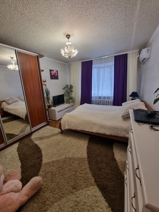 Продаж 3-х кімнатна квартира з усіма меблями
