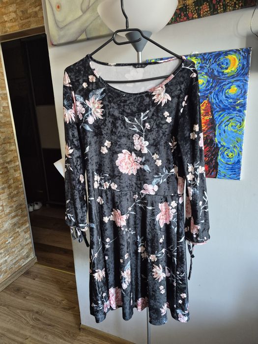 Welurowa sukienka House