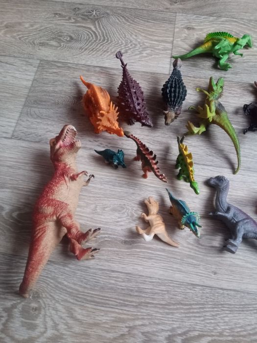 Dinozaury zabawki figurki