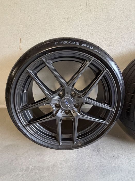 Komplet kół rozmiar 19 , felgi , opony