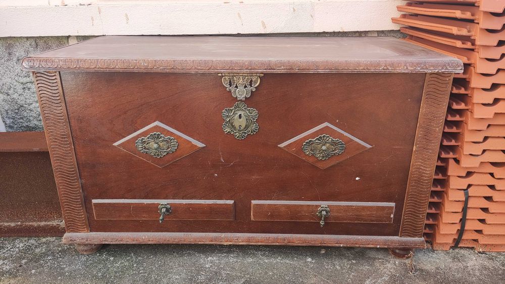 Bau de madeira tradicional