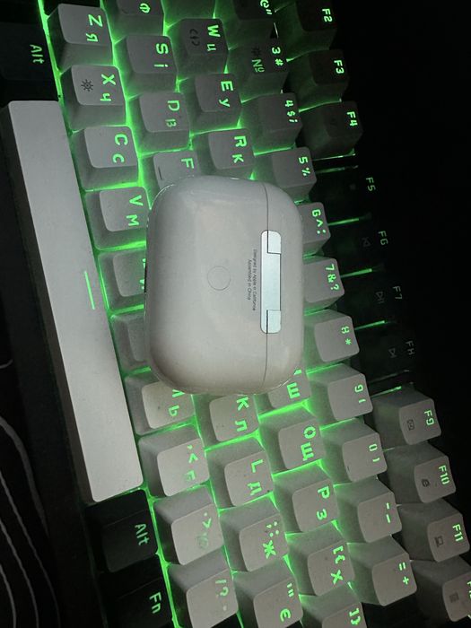 Airpods 2 pro люк