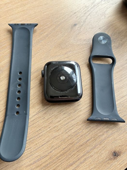 Apple Watch SE (1. gen) 44mm + GPS