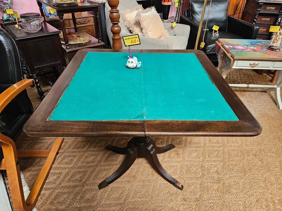 Mesa de jogo - Algumas marcas de uso