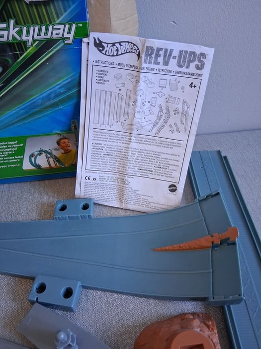 Hot wheels rev-ups skyway