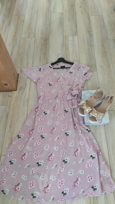 Sukienka i sandały zestaw