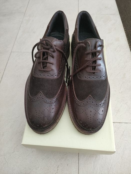 Sapatos novos Suits Inc