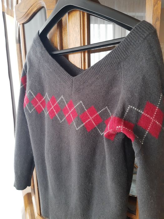 Sweterek z pięknym dekoltem