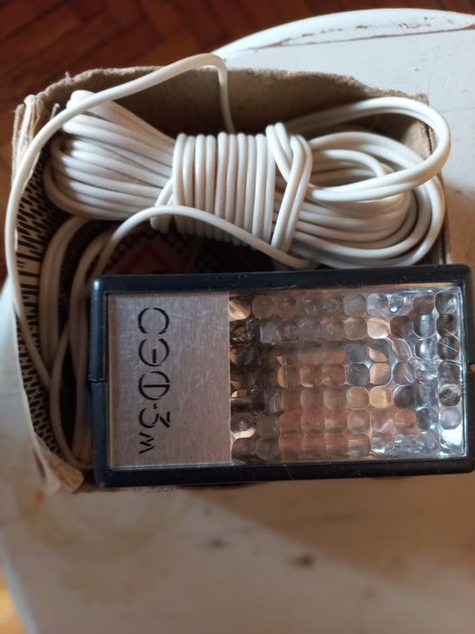 Lampa błyskowa do aparatu fotograficznego analogowego produkcji ZSRR.