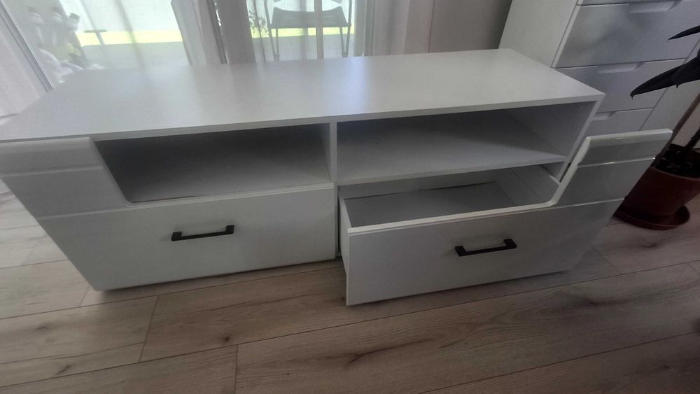 Sprzedam szafkę rtv pod telewizor
