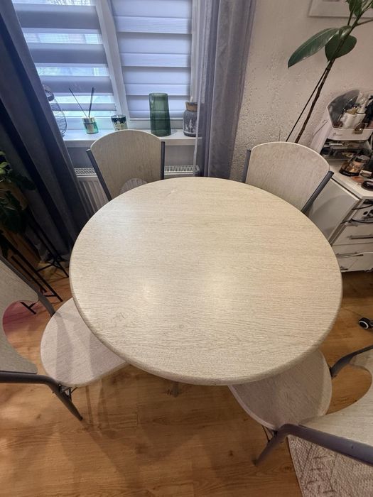 Продам обідній стіл із 4 стільцями