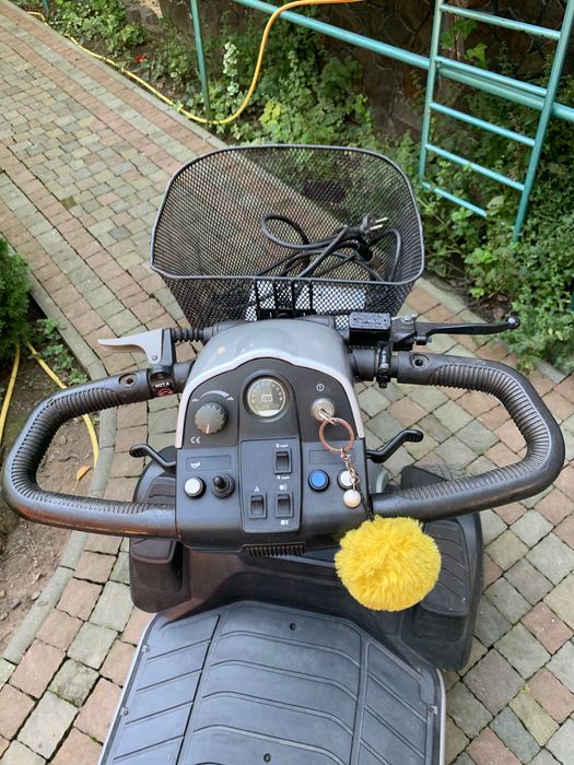 Скутер для людей з обмеженими можливостями або похилого віку