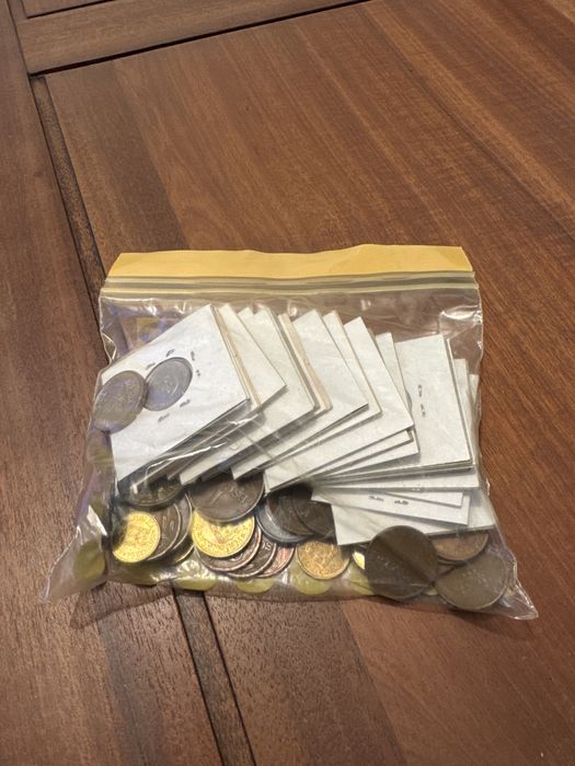 Saco com 60 moedas de escudos