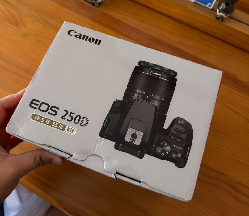 Canon 250D + lente 18-55 III