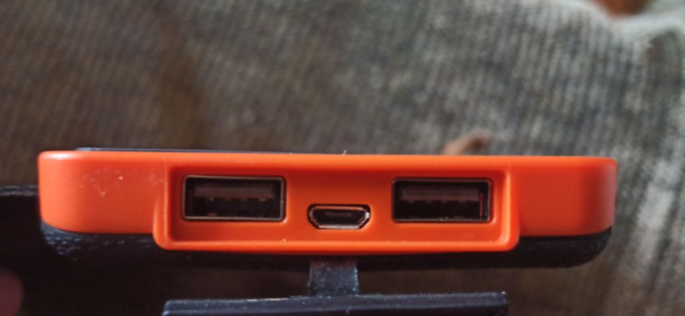 Power bank на солнечных батареях с беспроводной зарядкой