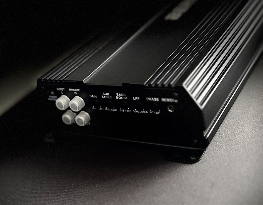 Підсилювач моноблок для сабвуфера 1800.1D