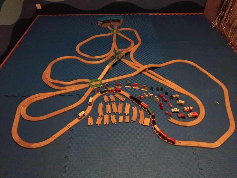 Drewniany zestaw drogi tory mosty pojazdy