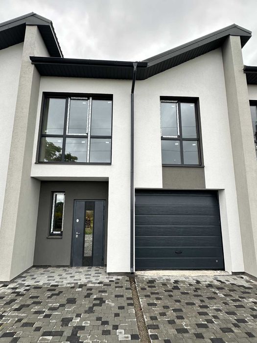 Таунхаус в Угорниках з власним гаражем та земельною ділянкою!