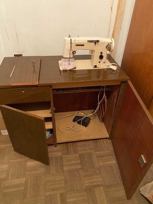 Maszyna do szycia Predom 466 Łucznik w szafce Mrozy • OLX.pl